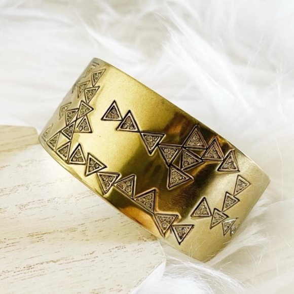 House of Harlow 1960 Gold Etched Cuff Bangle Bracelet - Picture 1 of 3